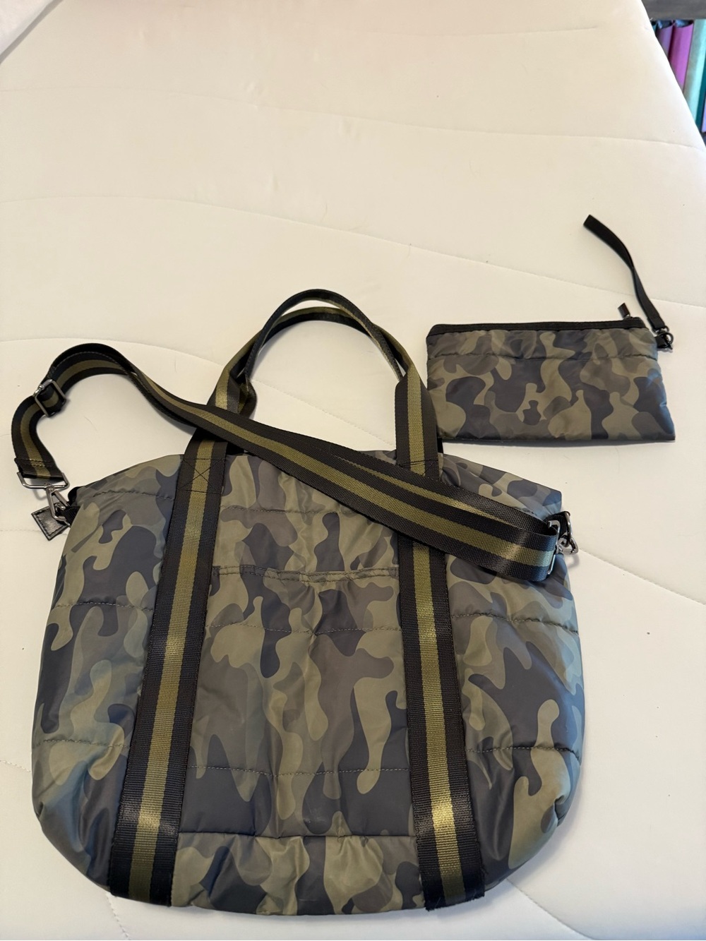 Men's Camouflage Quilted Tote Bag with Detachable Strap - Olive/Black